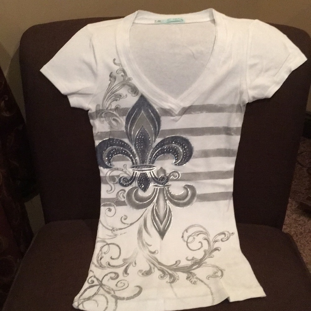 3 for $10 Maurice’s t-shirt